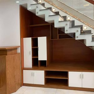 Thi công tủ chân cầu thang nhà chị Hoàng